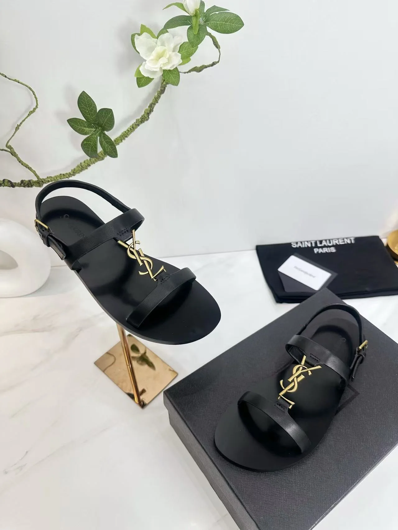 카산드라 플랫 샌들