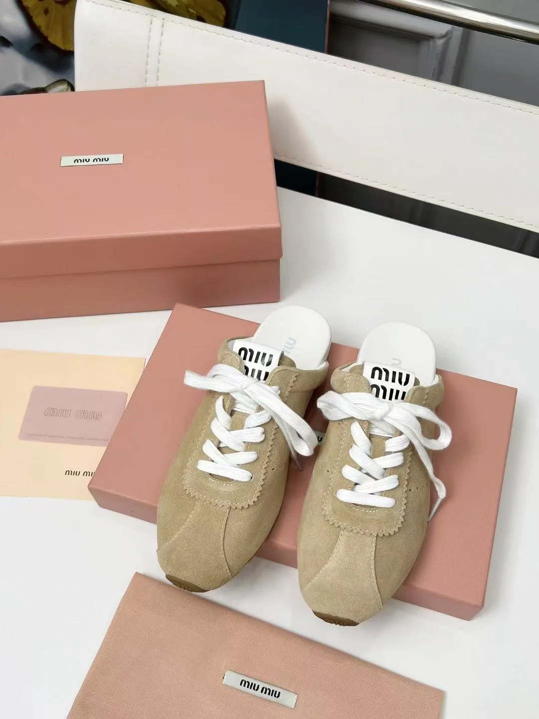 스니커즈 뮬 상세