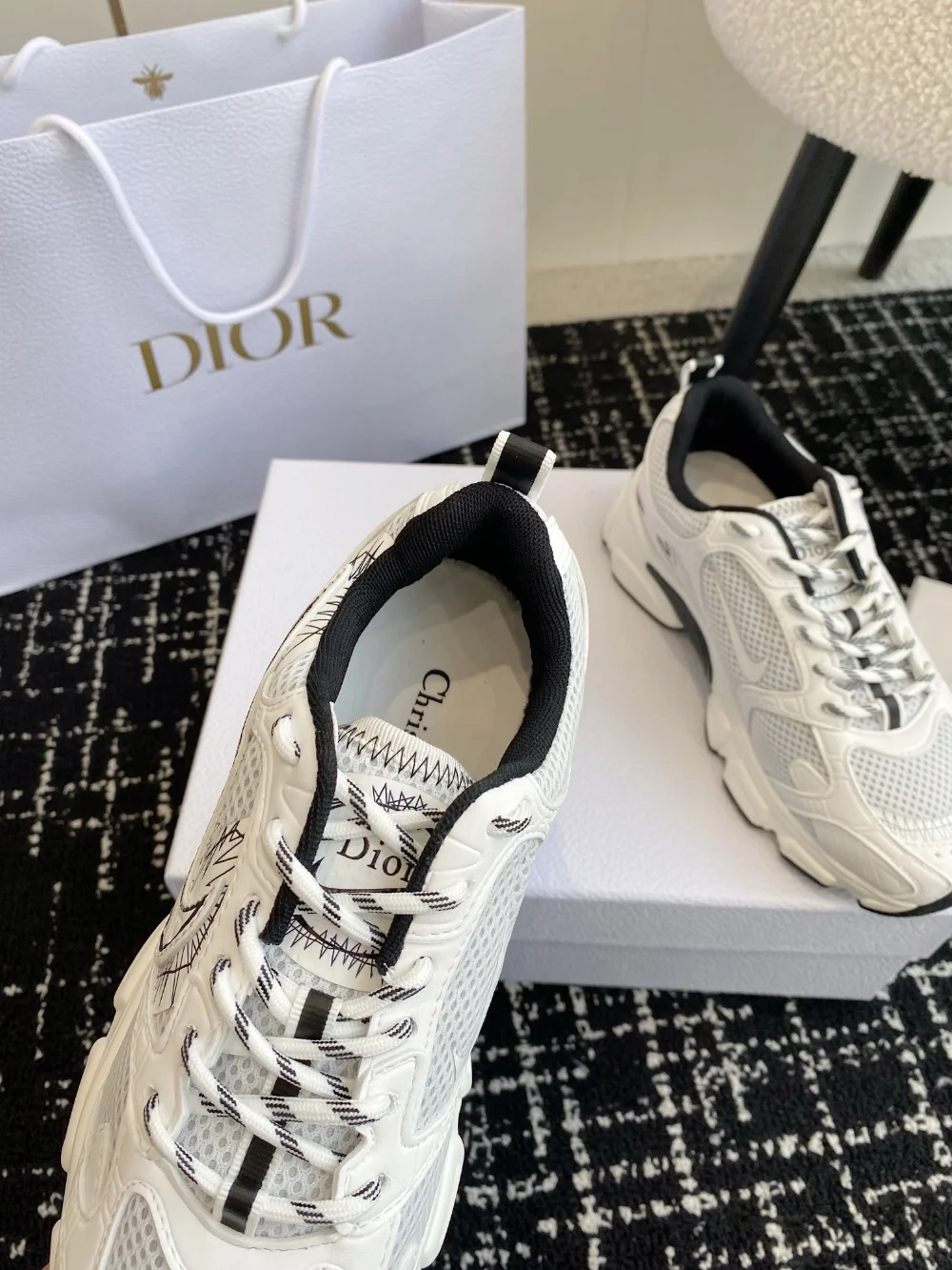 나이키 X 메쉬 운동화 상세