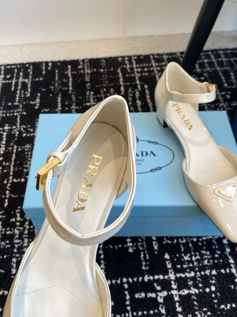 플랫 슈즈 상세