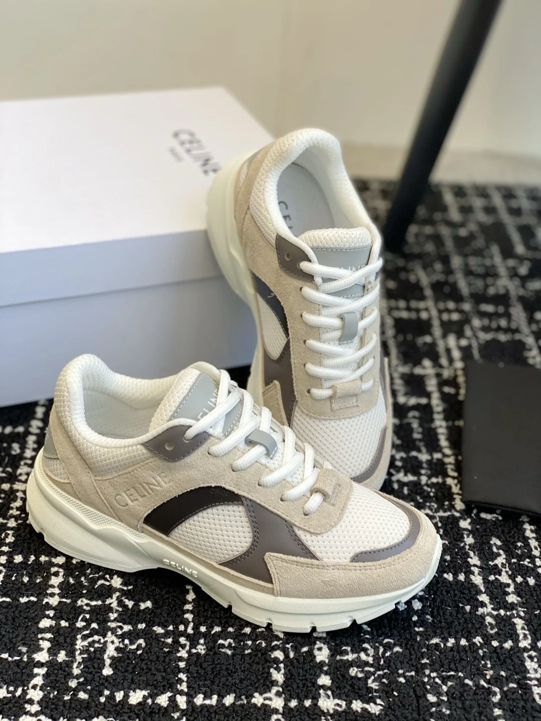 메쉬 스웨이드 스니커즈