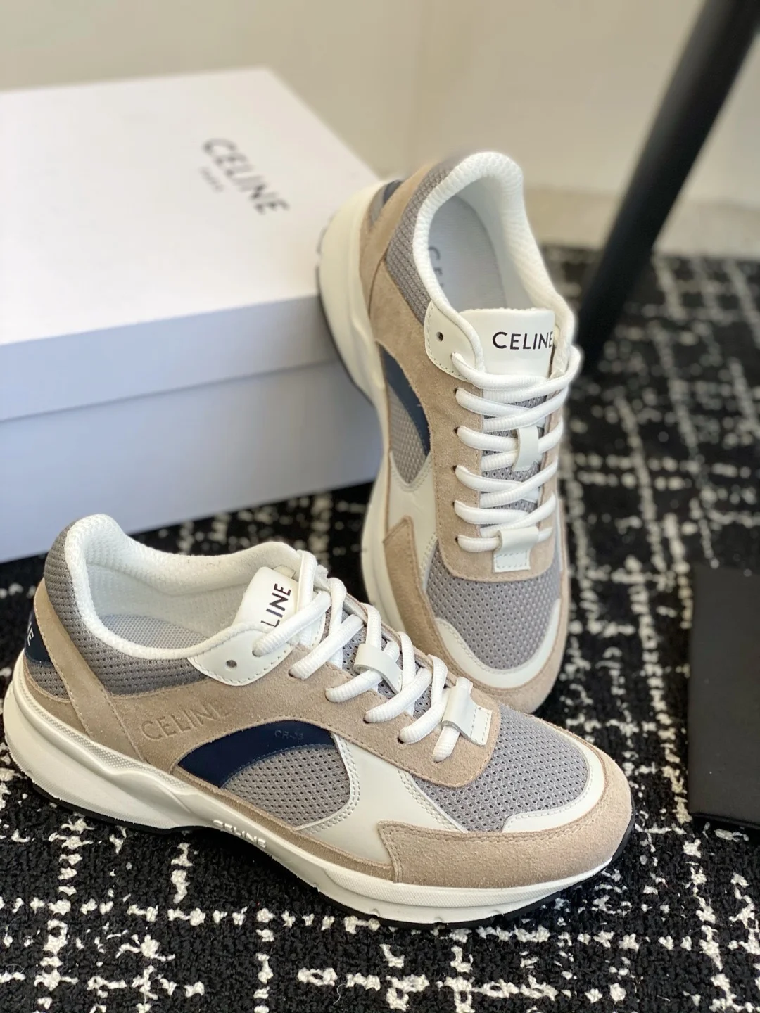 메쉬 스웨이드 스니커즈