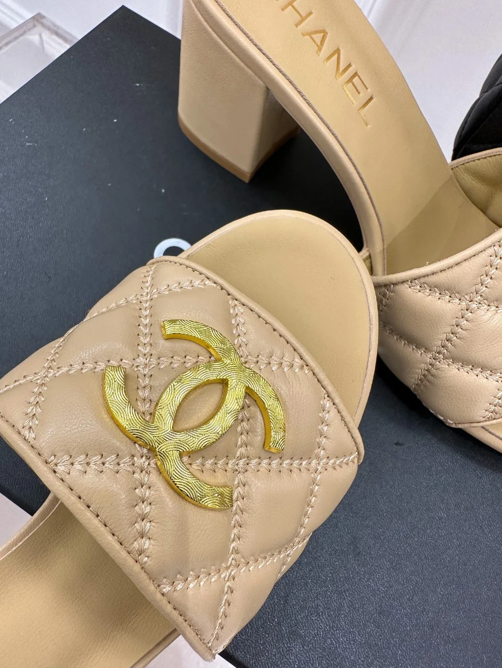 플렛 미들 힐 슬리퍼 상세