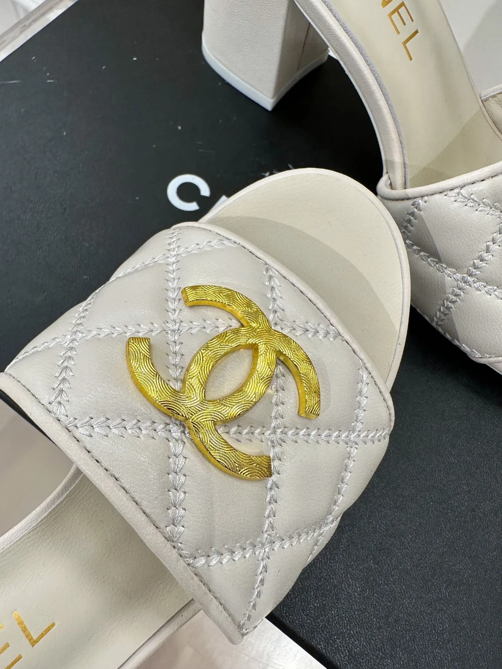 플렛 미들 힐 슬리퍼 상세