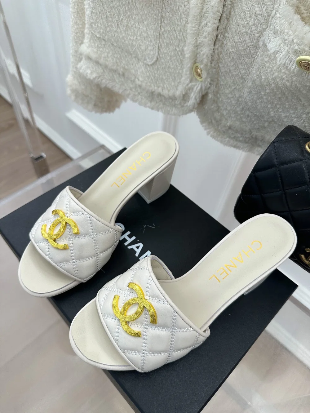 플렛 미들 힐 슬리퍼