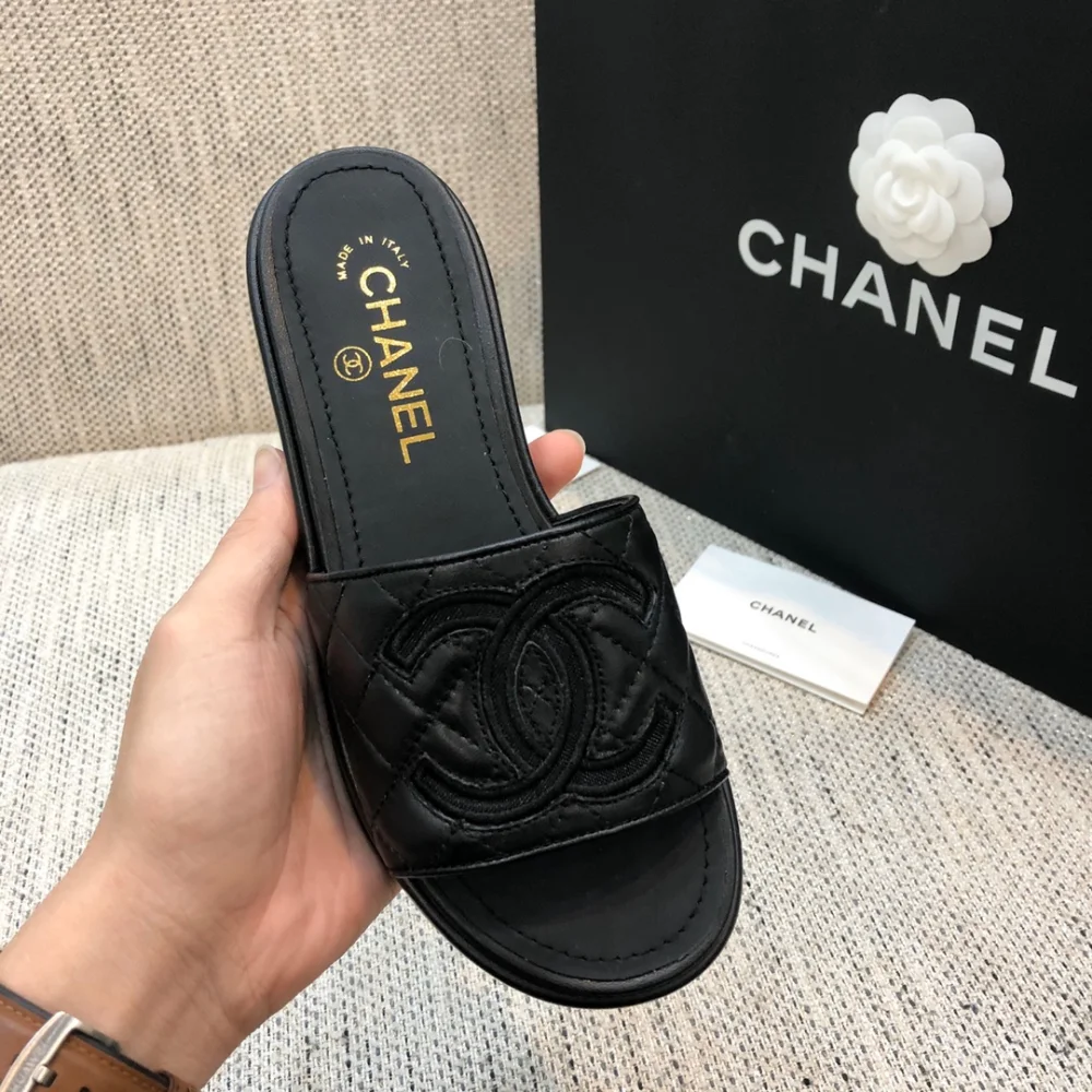 빅 로고 슬리퍼 상세