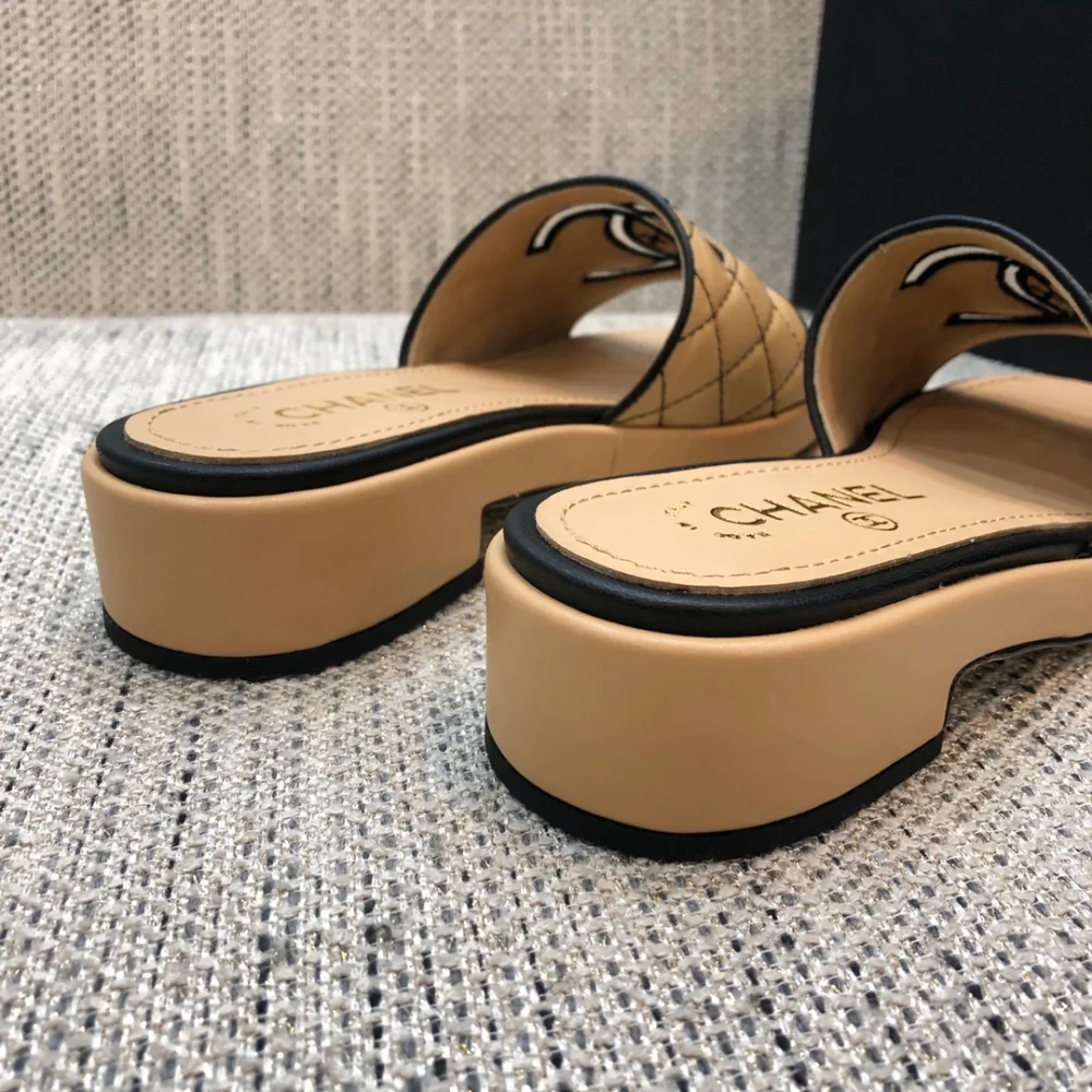 빅 로고 슬리퍼 상세