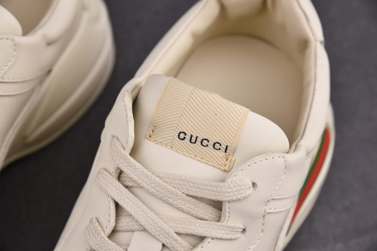 라이톤 띠 로고 레더 스니커즈 상세