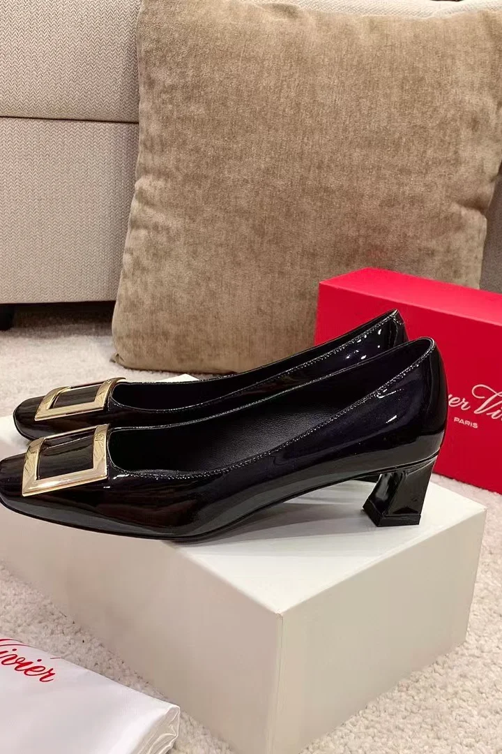 트럼펫 메탈 버클 펌프스