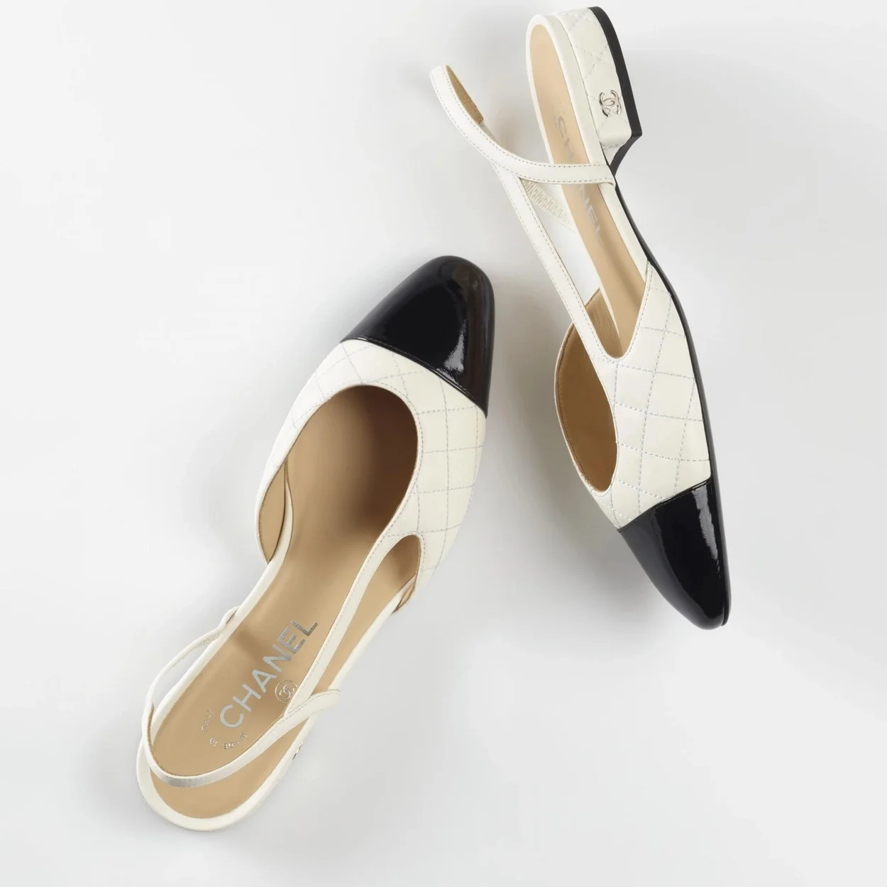 슬링백 램스킨 페이턴트 카프스킨 화이트 블랙 상세