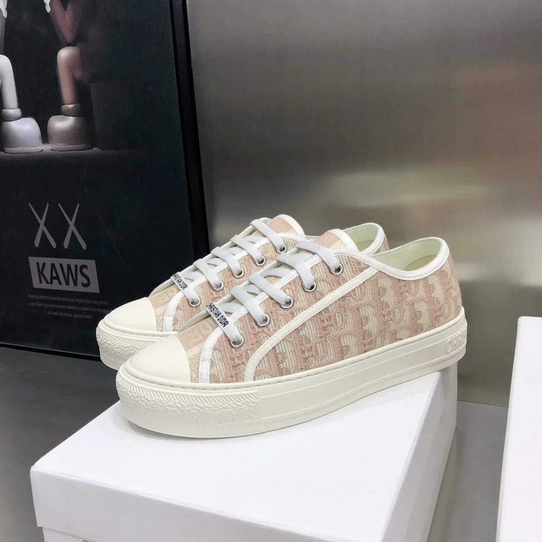 스니커즈 누드 자수 상세