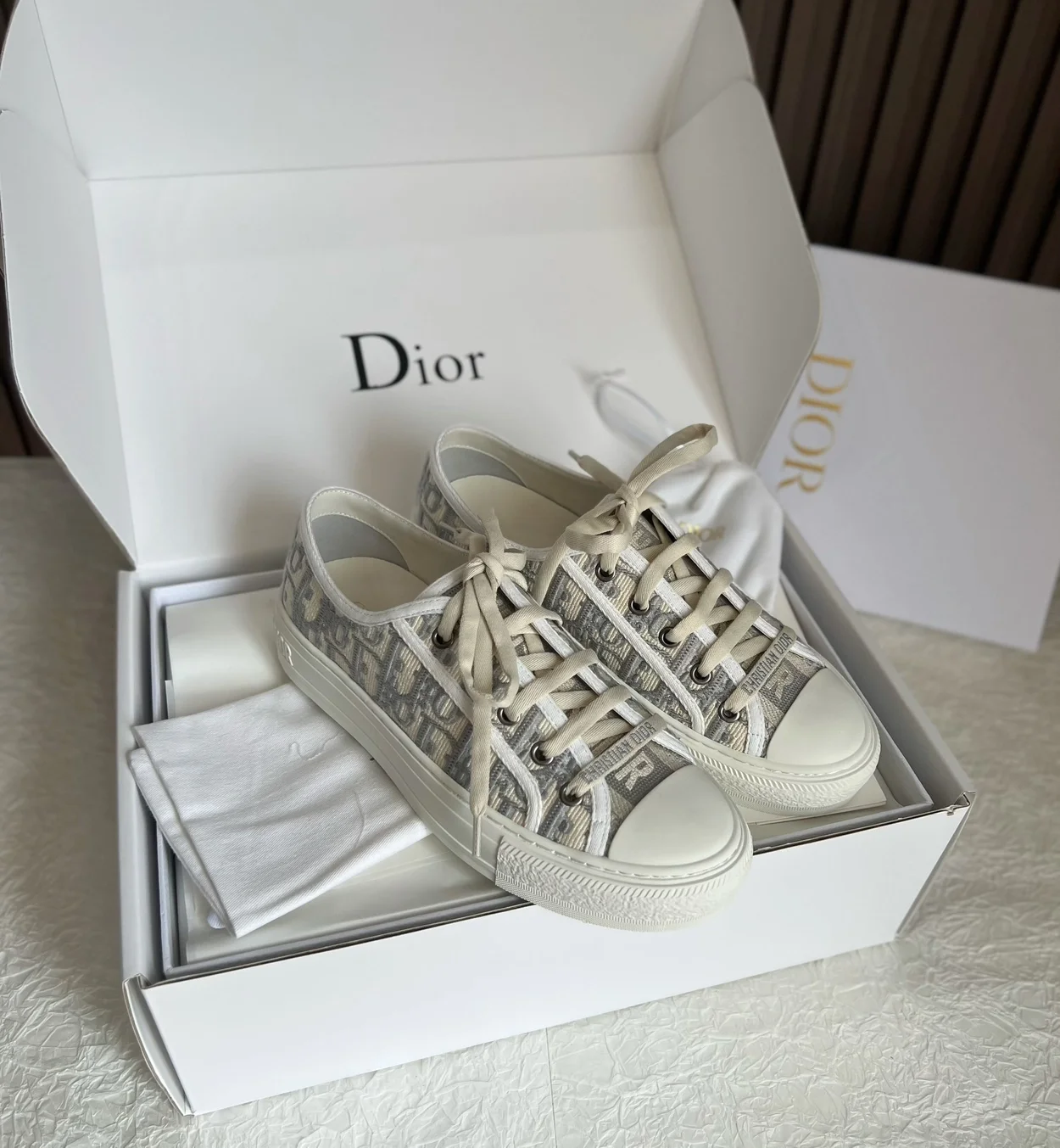 워크앤 로우탑 그레이 스니커즈 상세