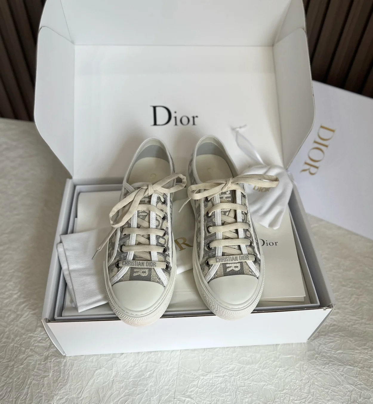 워크앤 로우탑 그레이 스니커즈 상세