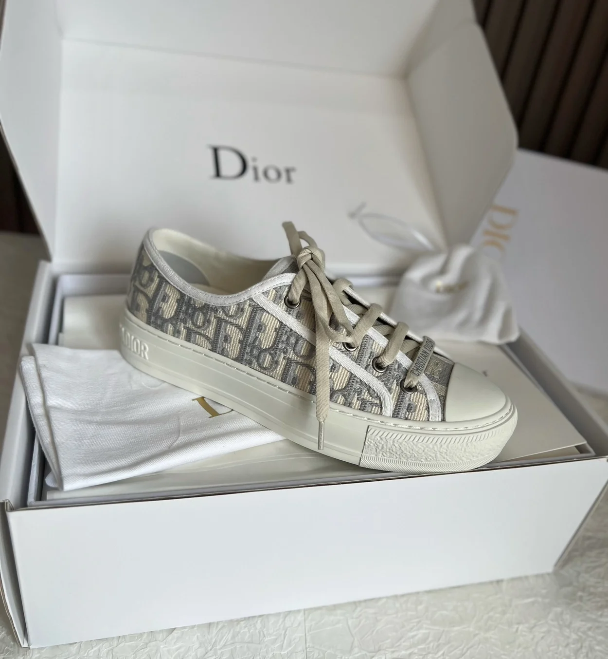 워크앤 로우탑 그레이 스니커즈 상세