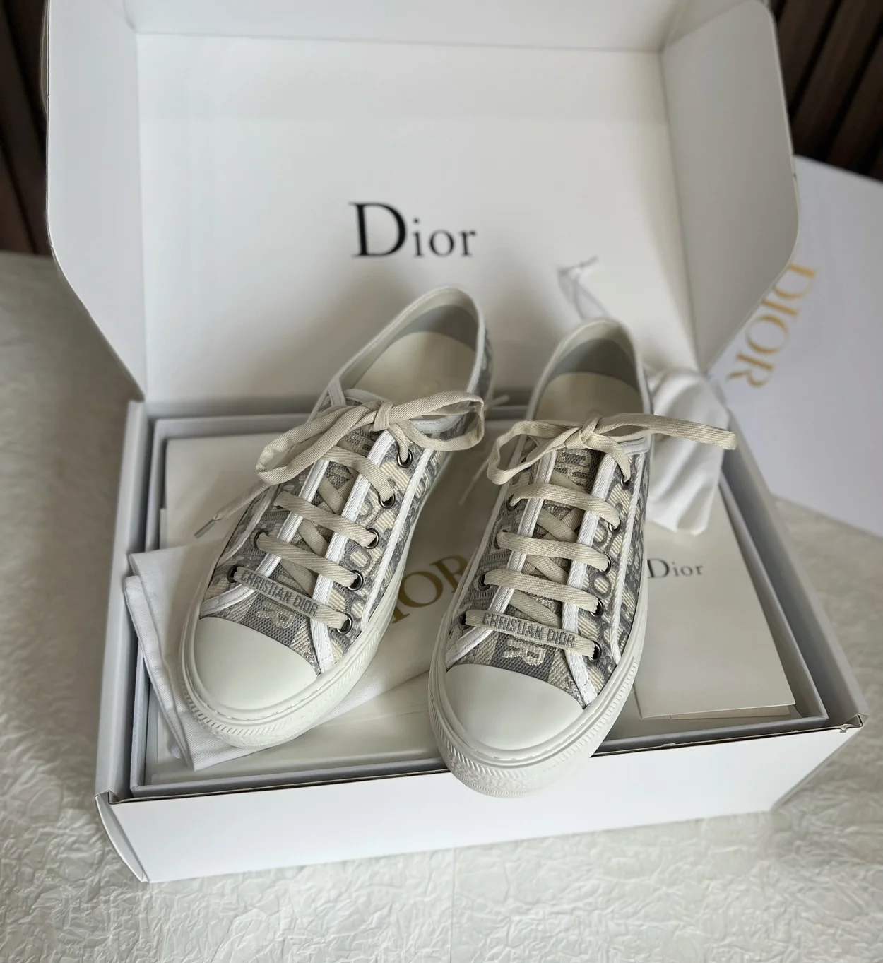 워크앤 로우탑 그레이 스니커즈 상세