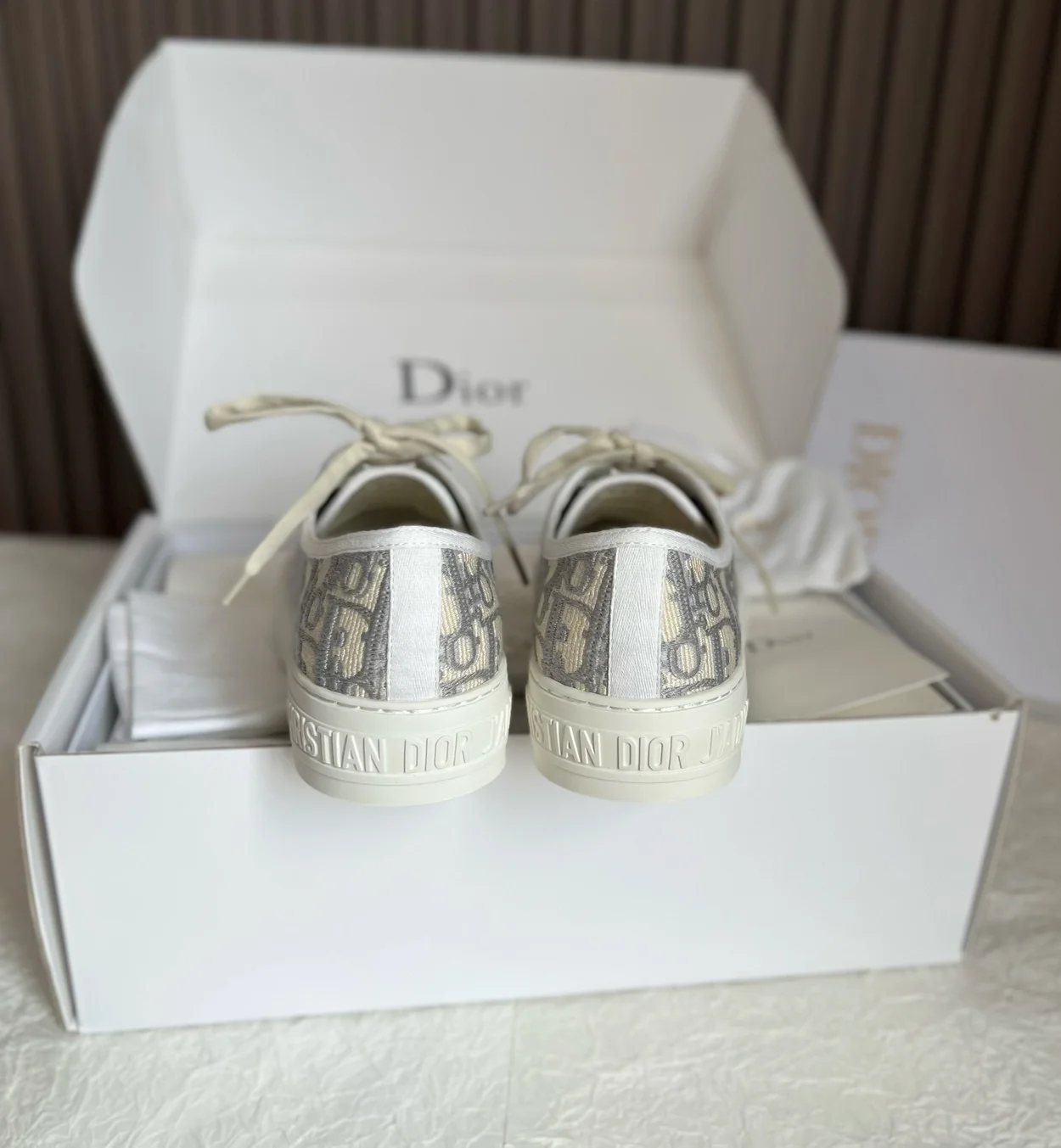 워크앤 로우탑 그레이 스니커즈 상세