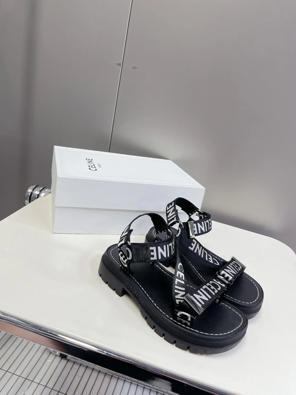 로고 샌들 상세