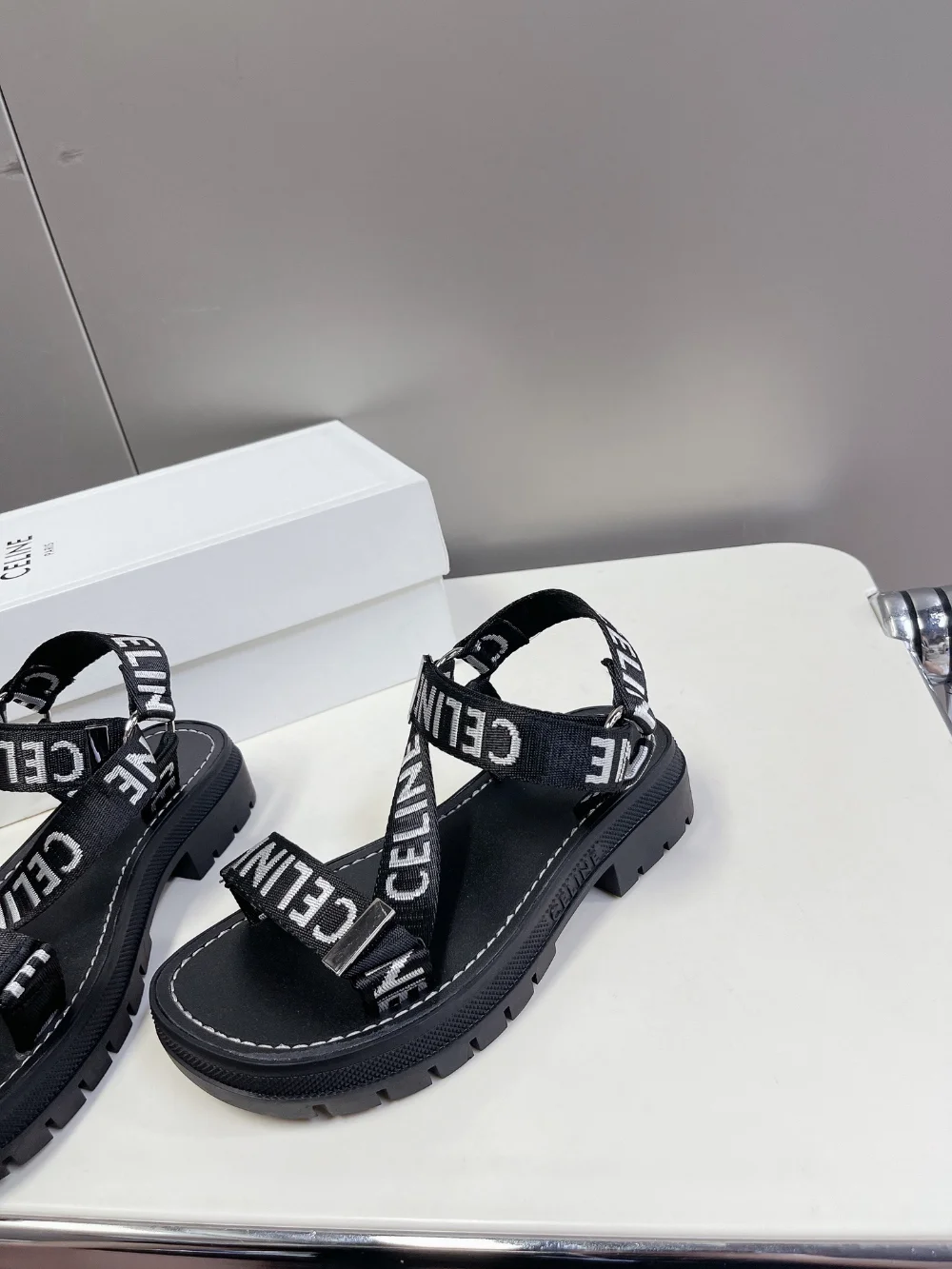 로고 샌들 상세