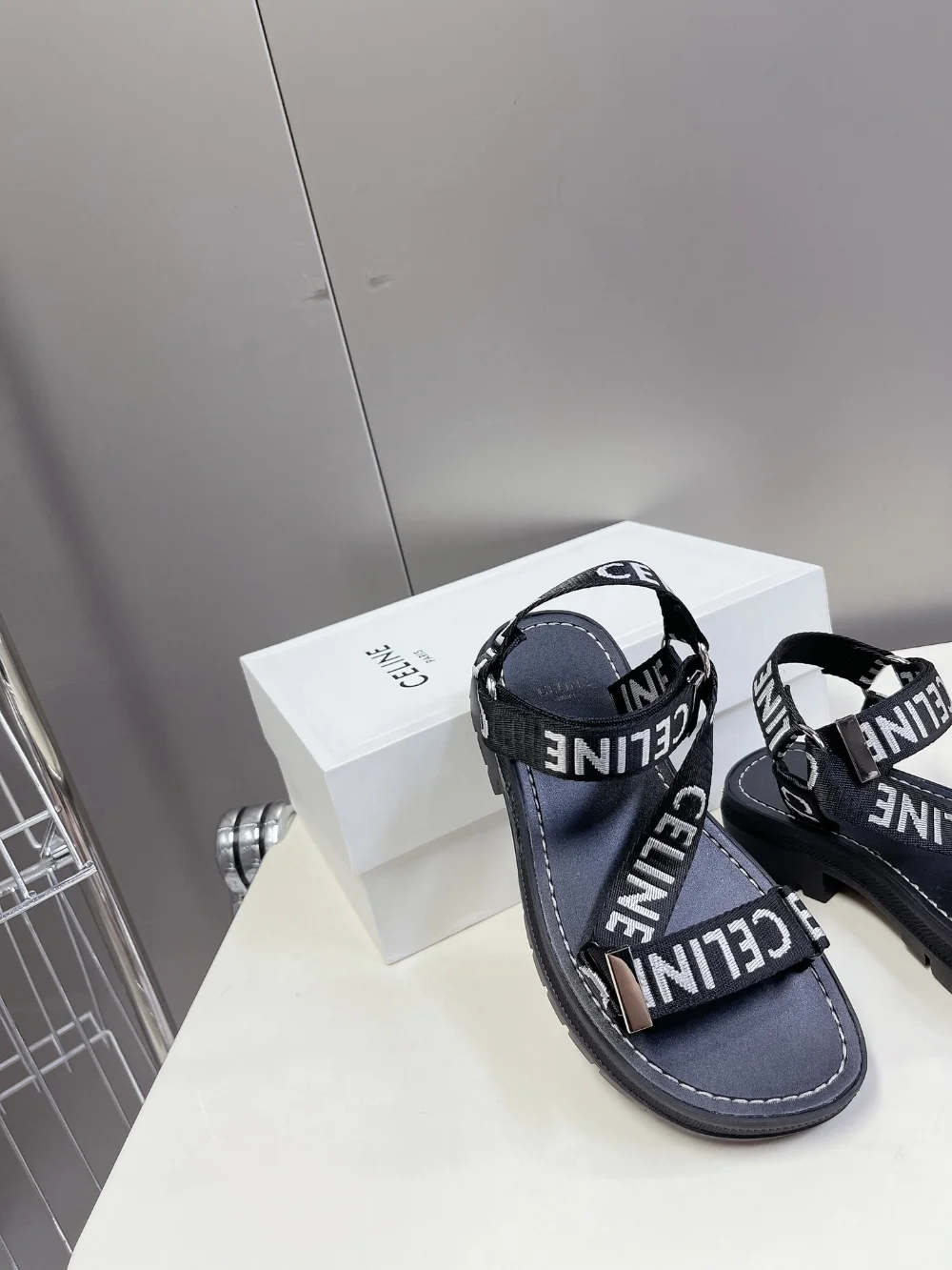 로고 샌들 상세