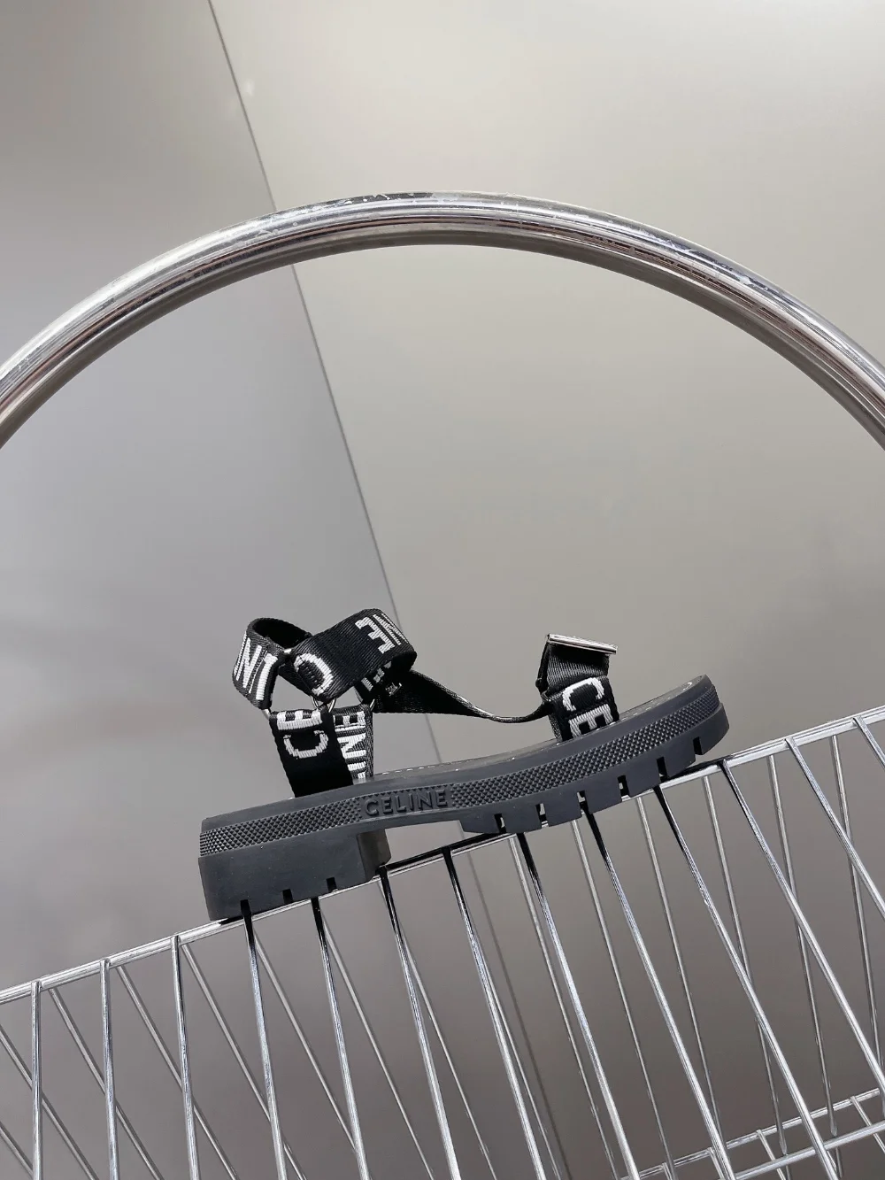 로고 샌들 상세