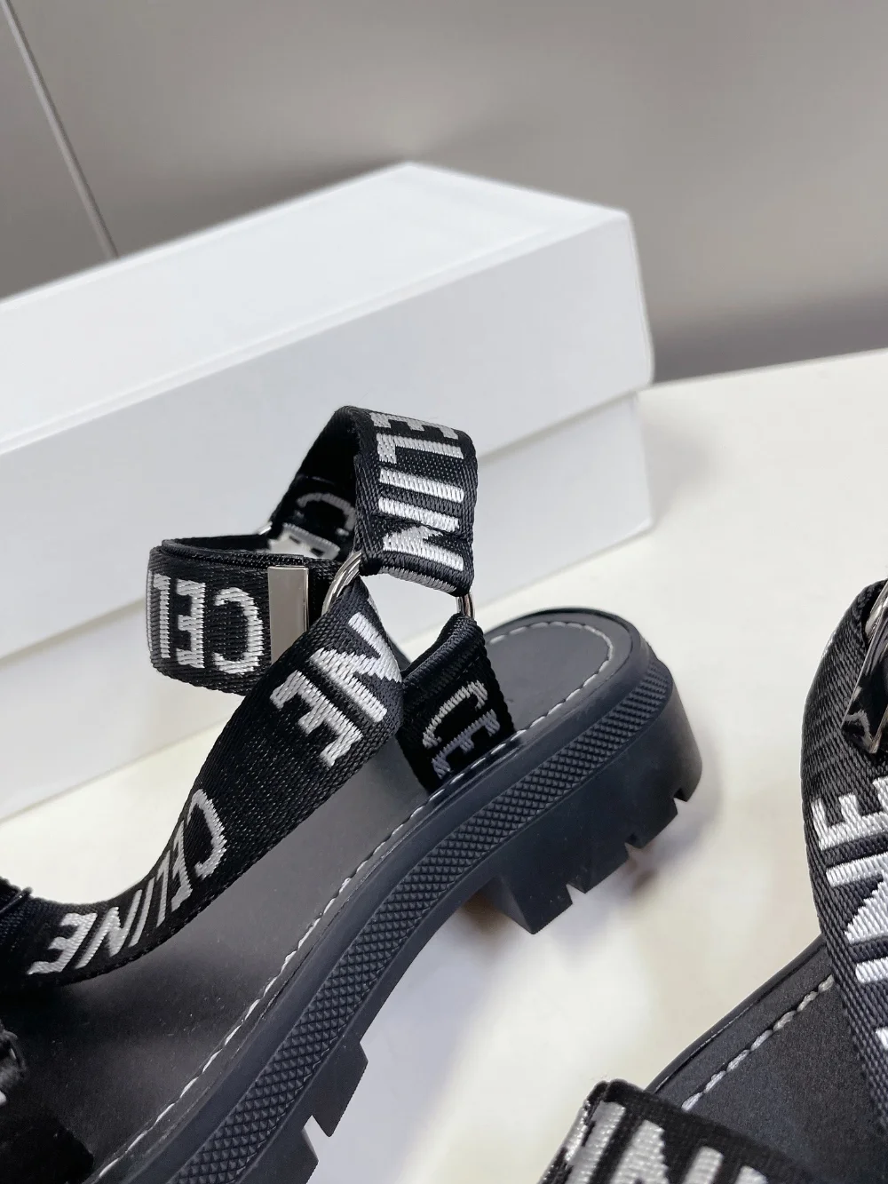 로고 샌들 상세