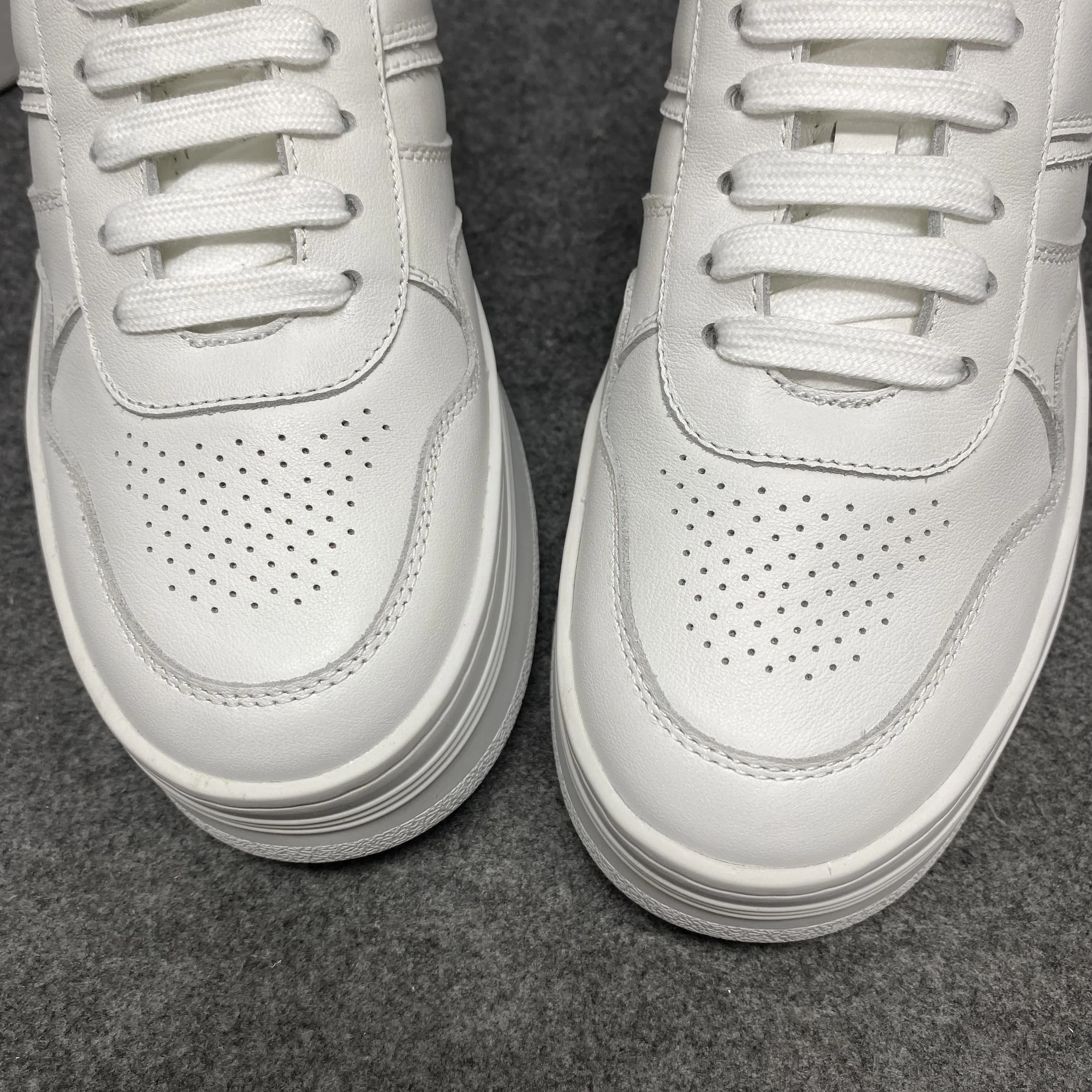 트레이너 로우탑 스니커즈 (5.5cm) 상세