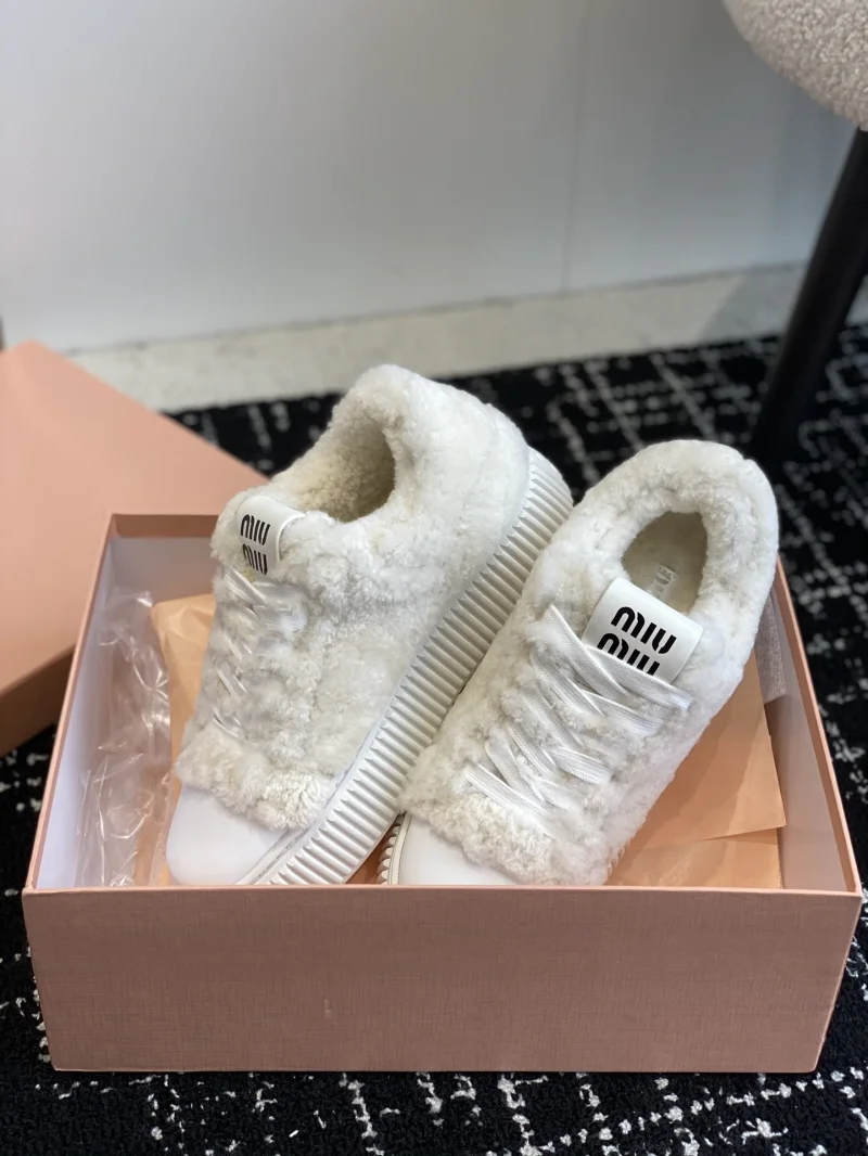 시어링 스니커즈 상세