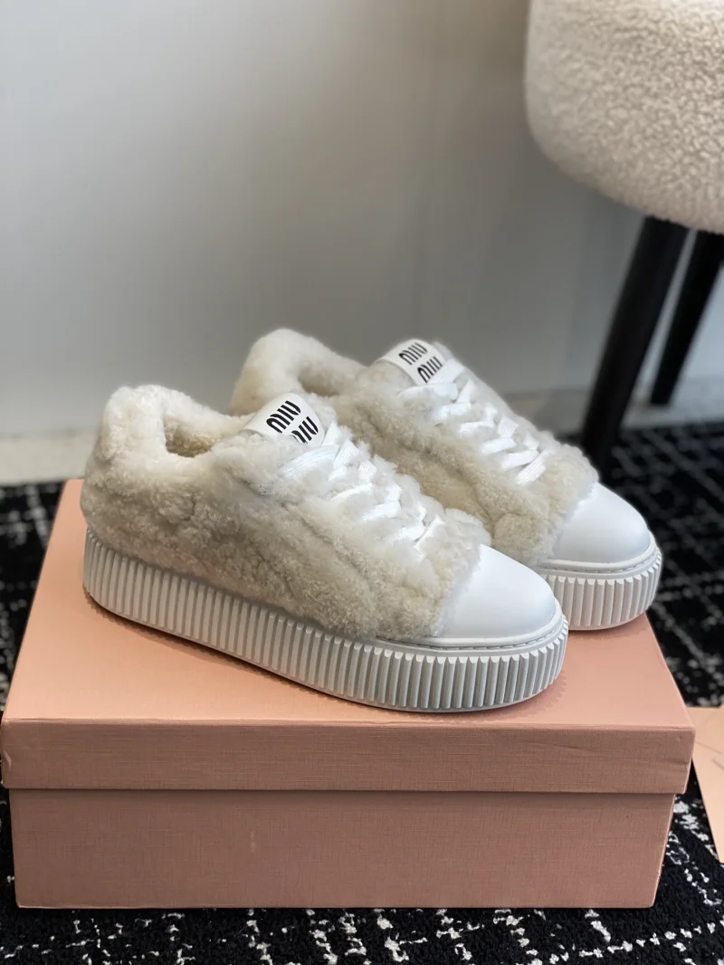 시어링 스니커즈 상세