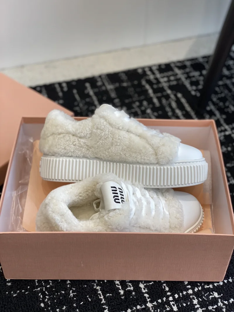 시어링 스니커즈 상세