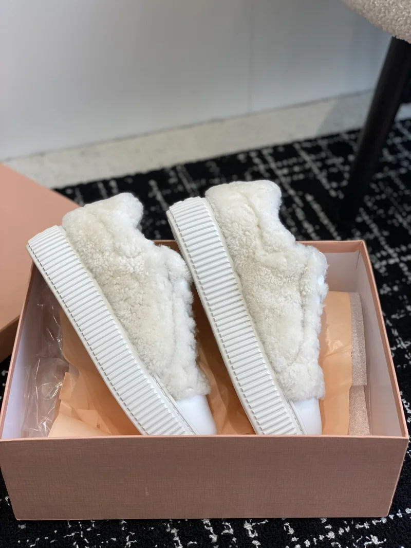 시어링 스니커즈 상세