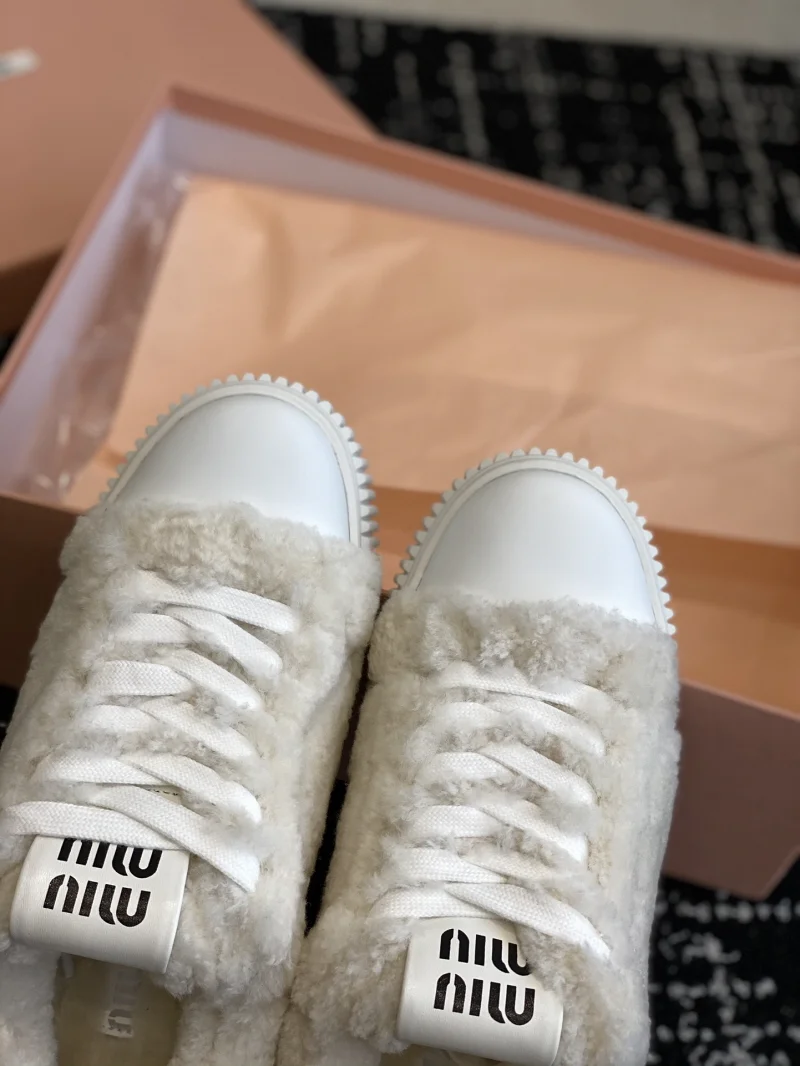 시어링 스니커즈 상세