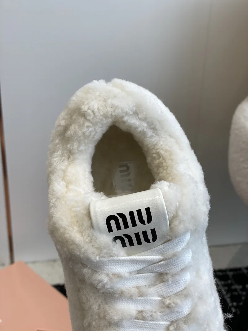 시어링 스니커즈 상세