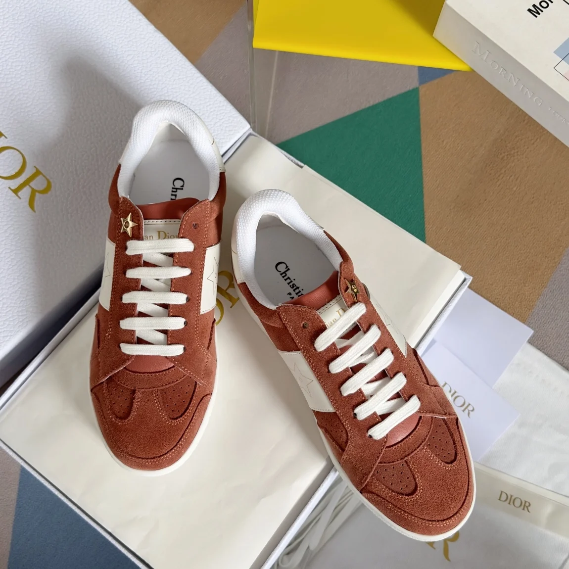 스니커즈 브라운화이트 상세