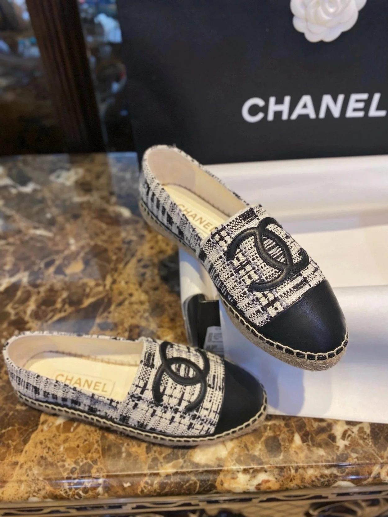 트위드 CC Espadrille 화이트 블랙 상세