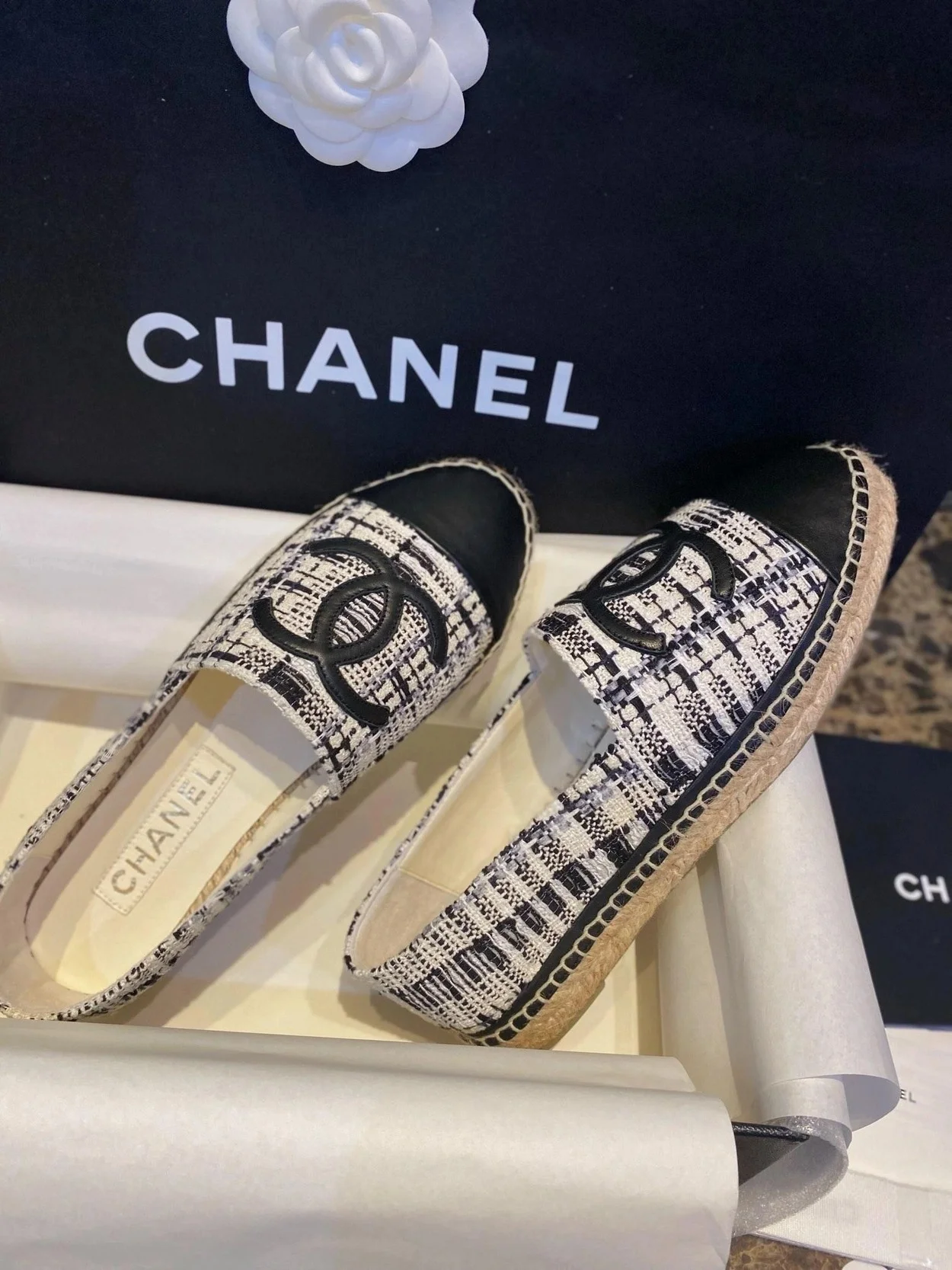 트위드 CC Espadrille 화이트 블랙 상세