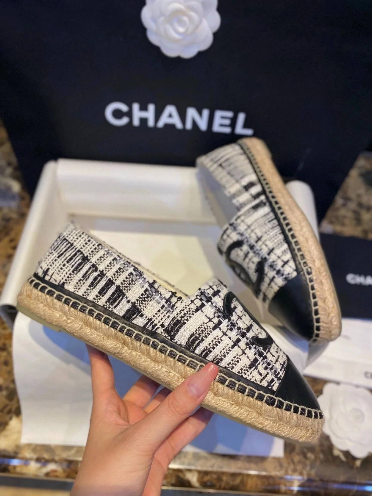 트위드 CC Espadrille 화이트 블랙 상세