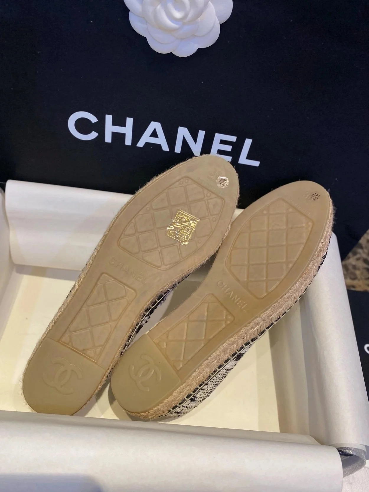 트위드 CC Espadrille 화이트 블랙 상세