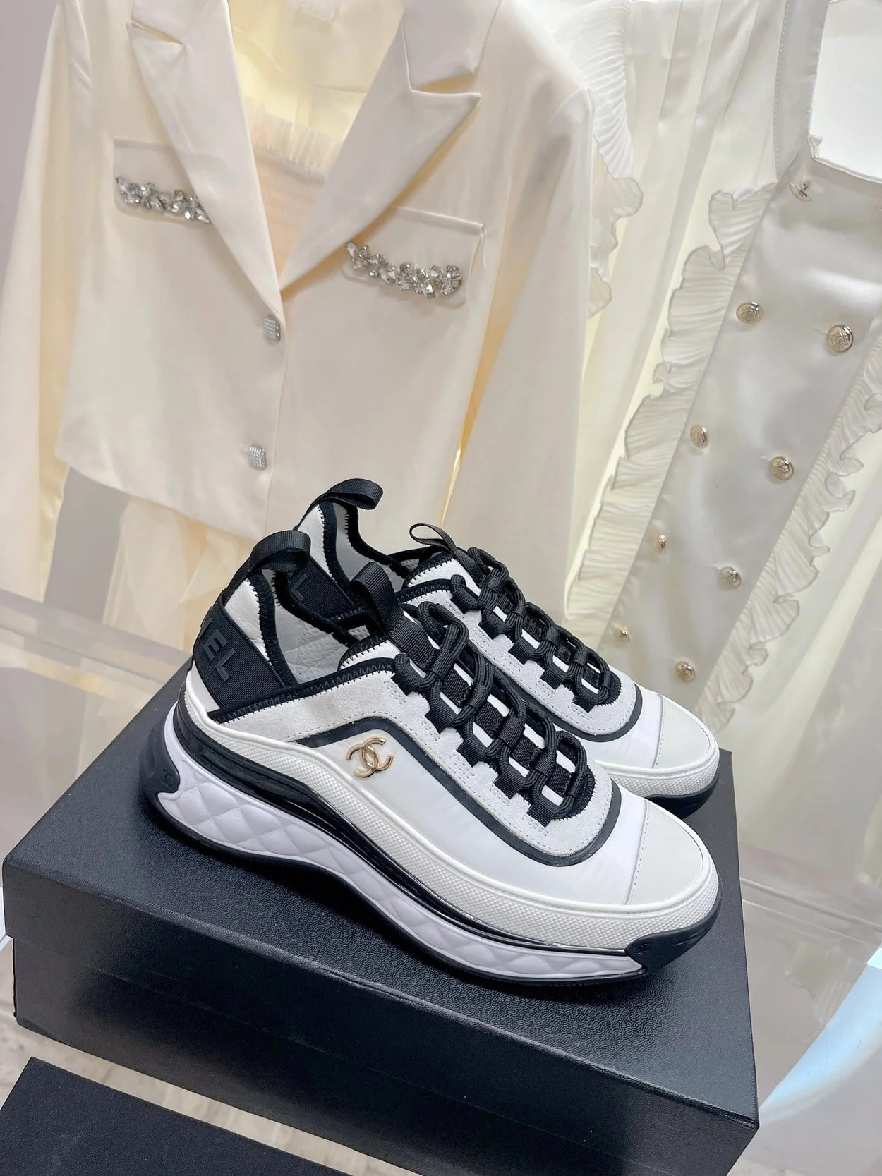 믹스드파이버 화이트 금장 스니커즈 상세