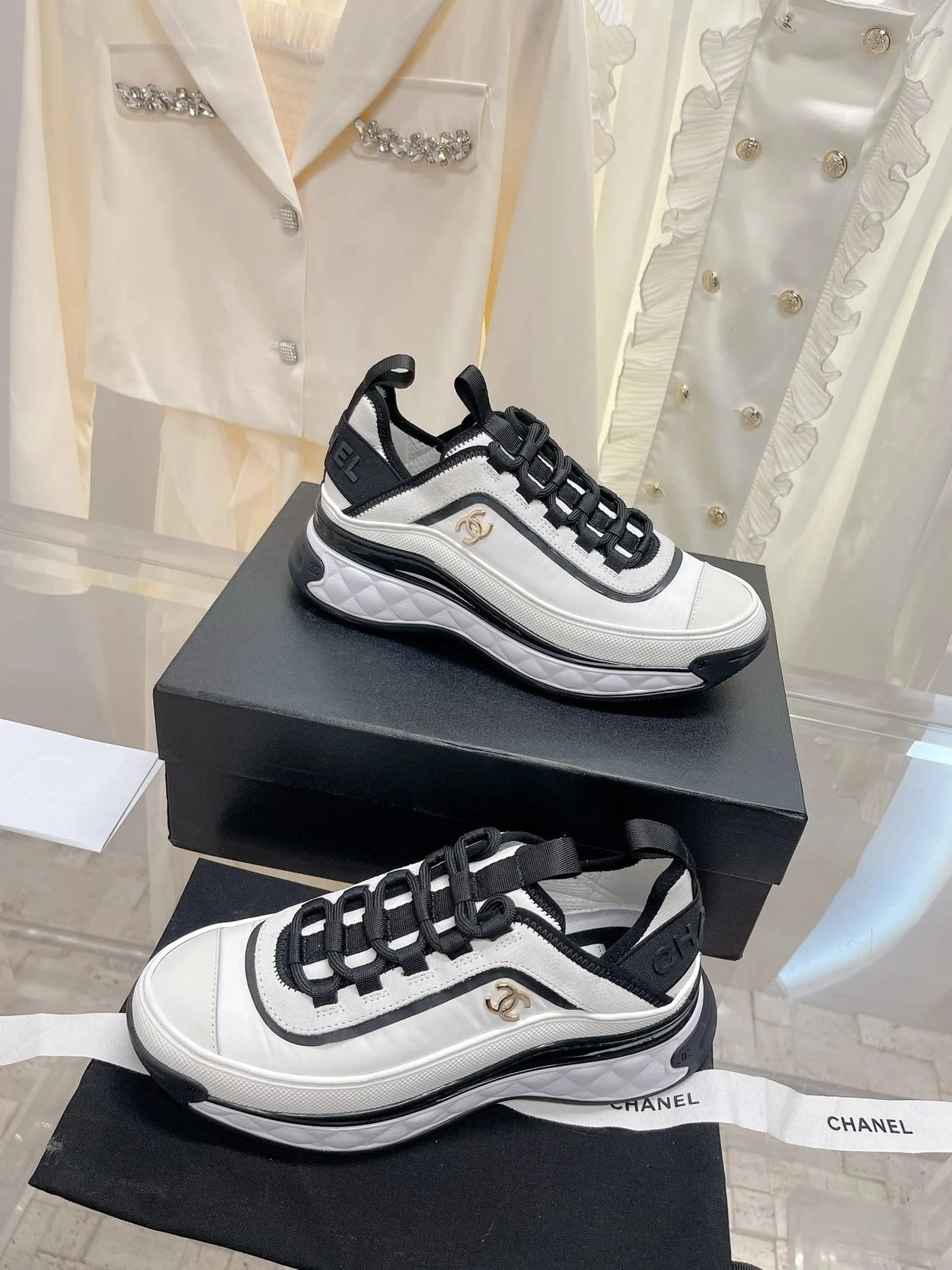 믹스드파이버 화이트 금장 스니커즈 상세