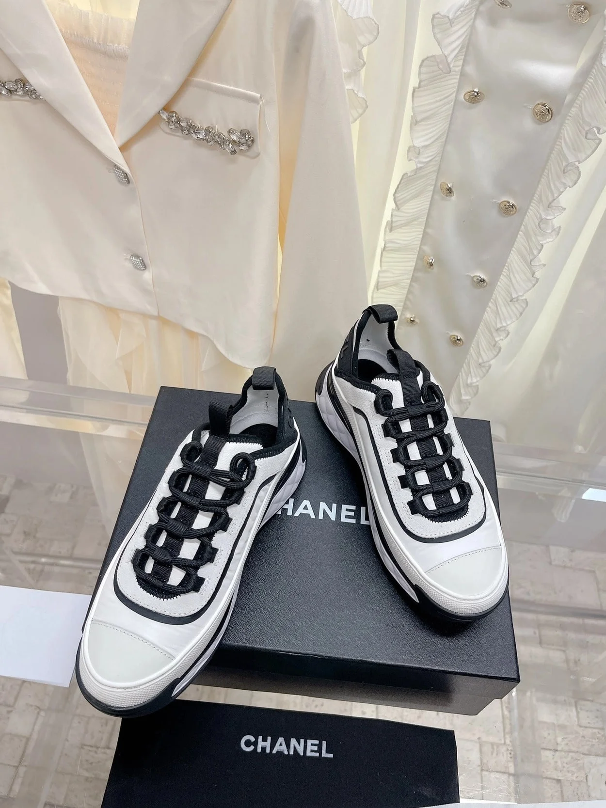 믹스드파이버 화이트 금장 스니커즈 상세