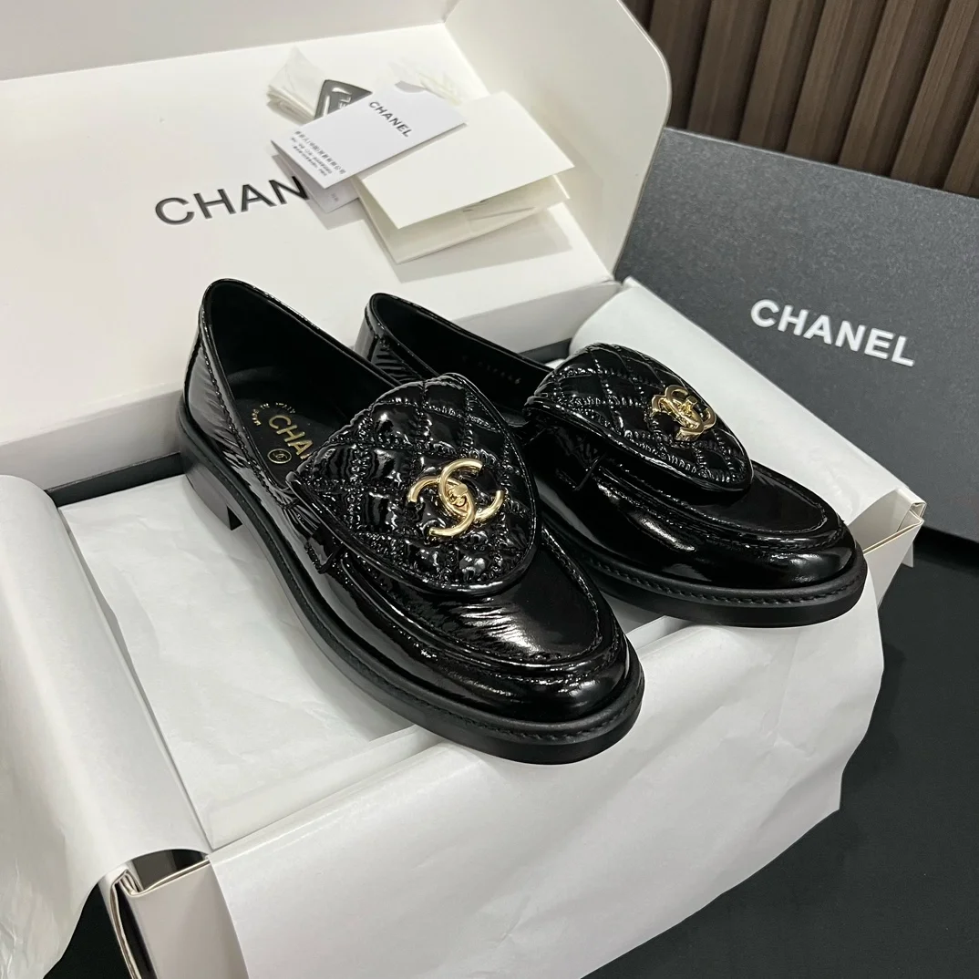 턴락 퀄틸 에나멜 로퍼 상세