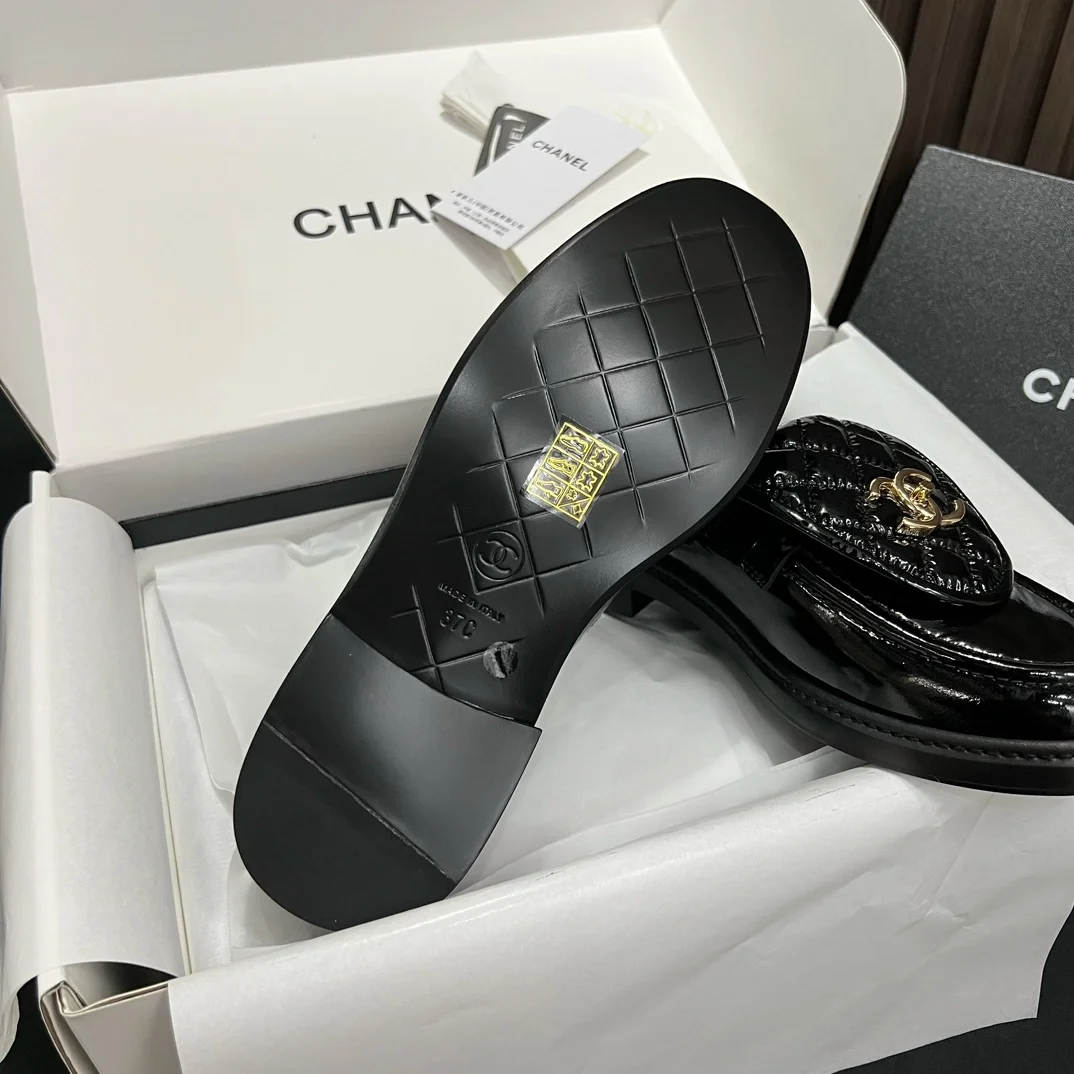 턴락 퀄틸 에나멜 로퍼 상세