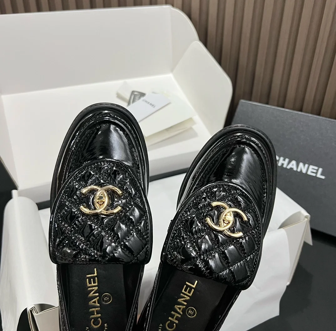 턴락 퀄틸 에나멜 로퍼 상세