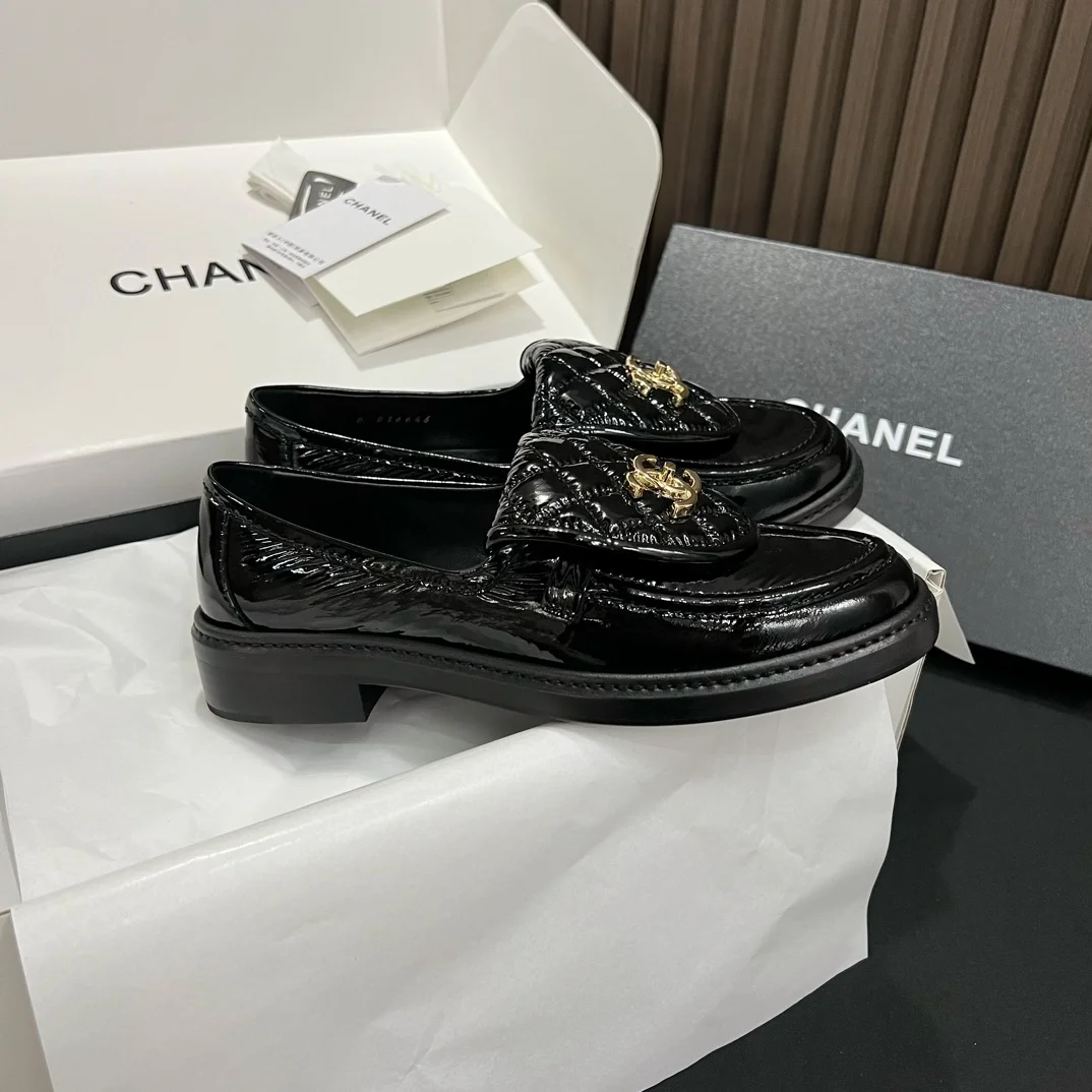 턴락 퀄틸 에나멜 로퍼 상세