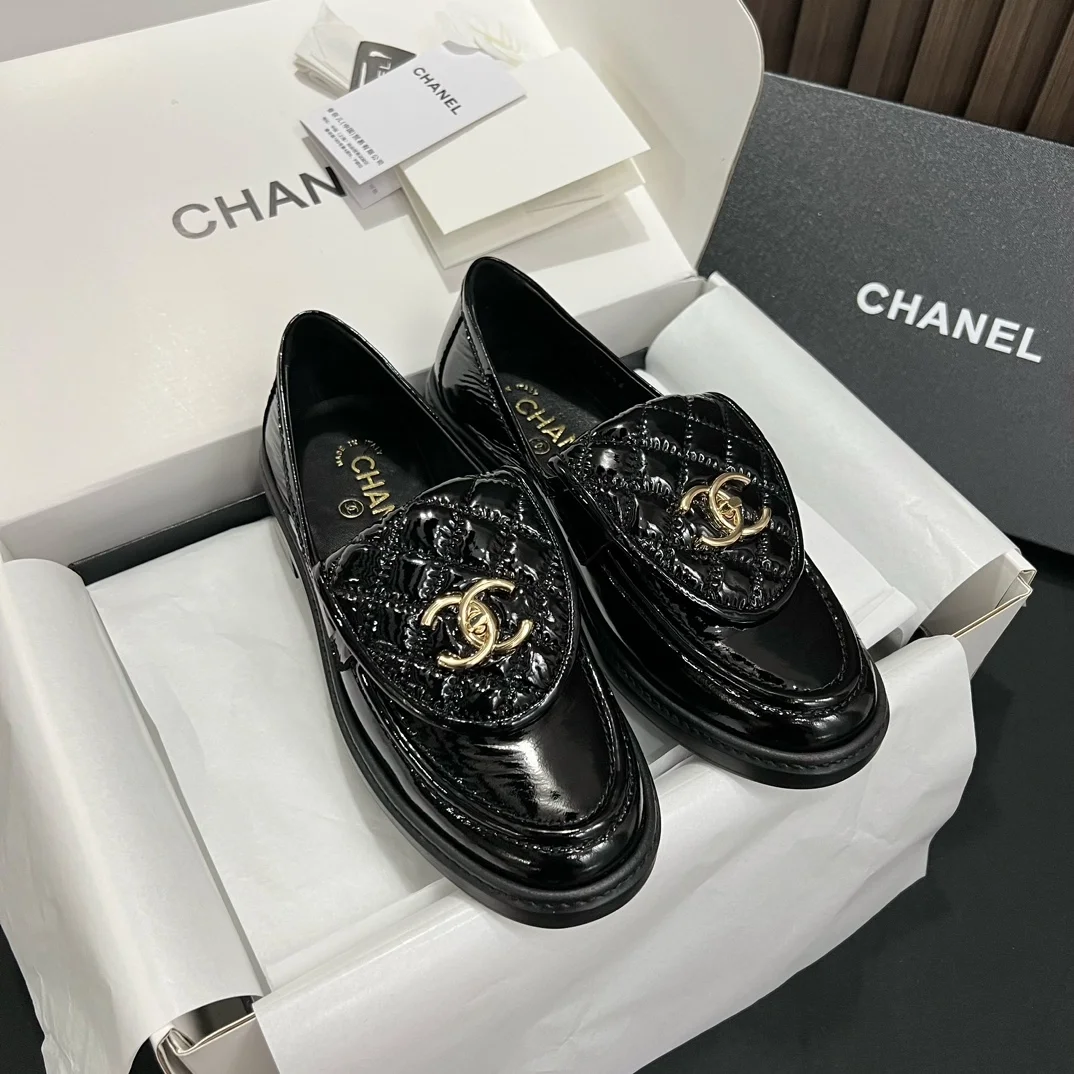 턴락 퀄틸 에나멜 로퍼 상세