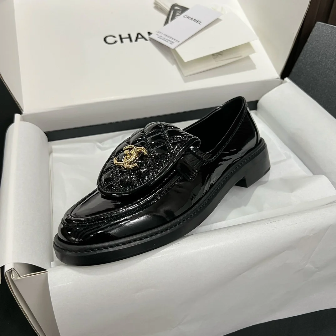 턴락 퀄틸 에나멜 로퍼 상세