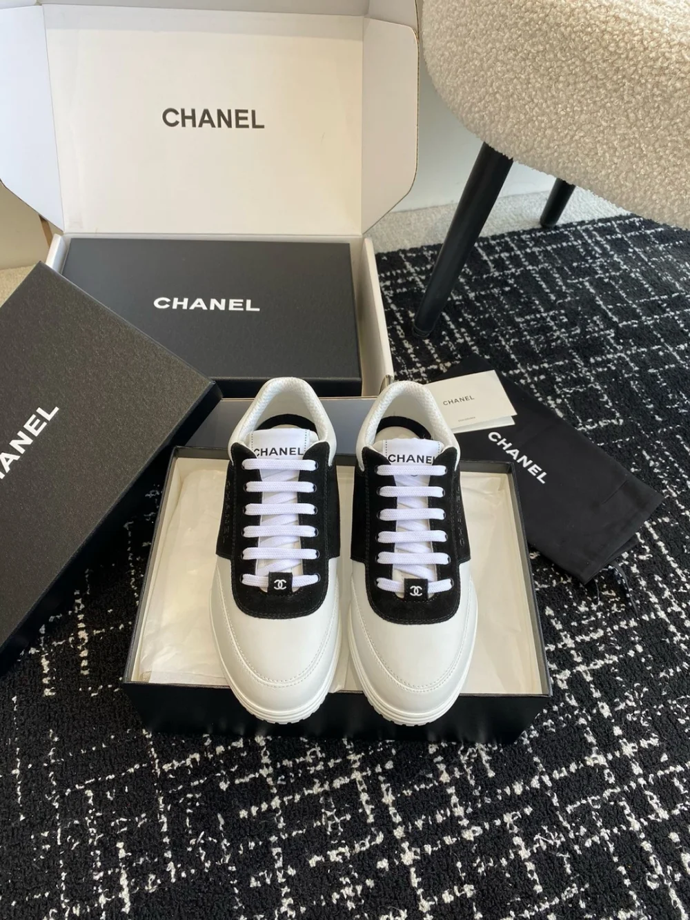 레터링 로고 스니커즈 투톤스웨이드 카프스킨 (2color) 상세