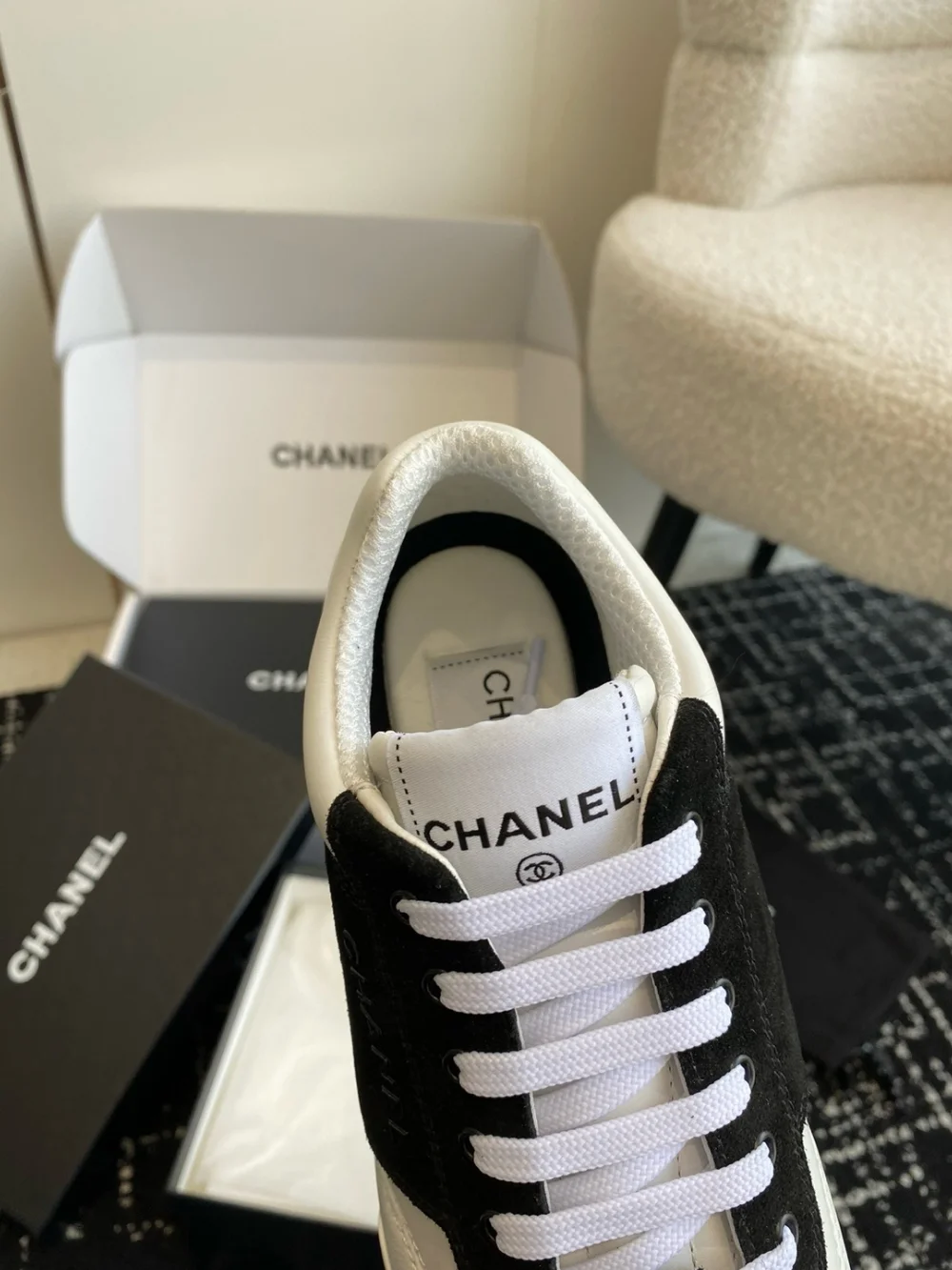 레터링 로고 스니커즈 투톤스웨이드 카프스킨 (2color) 상세