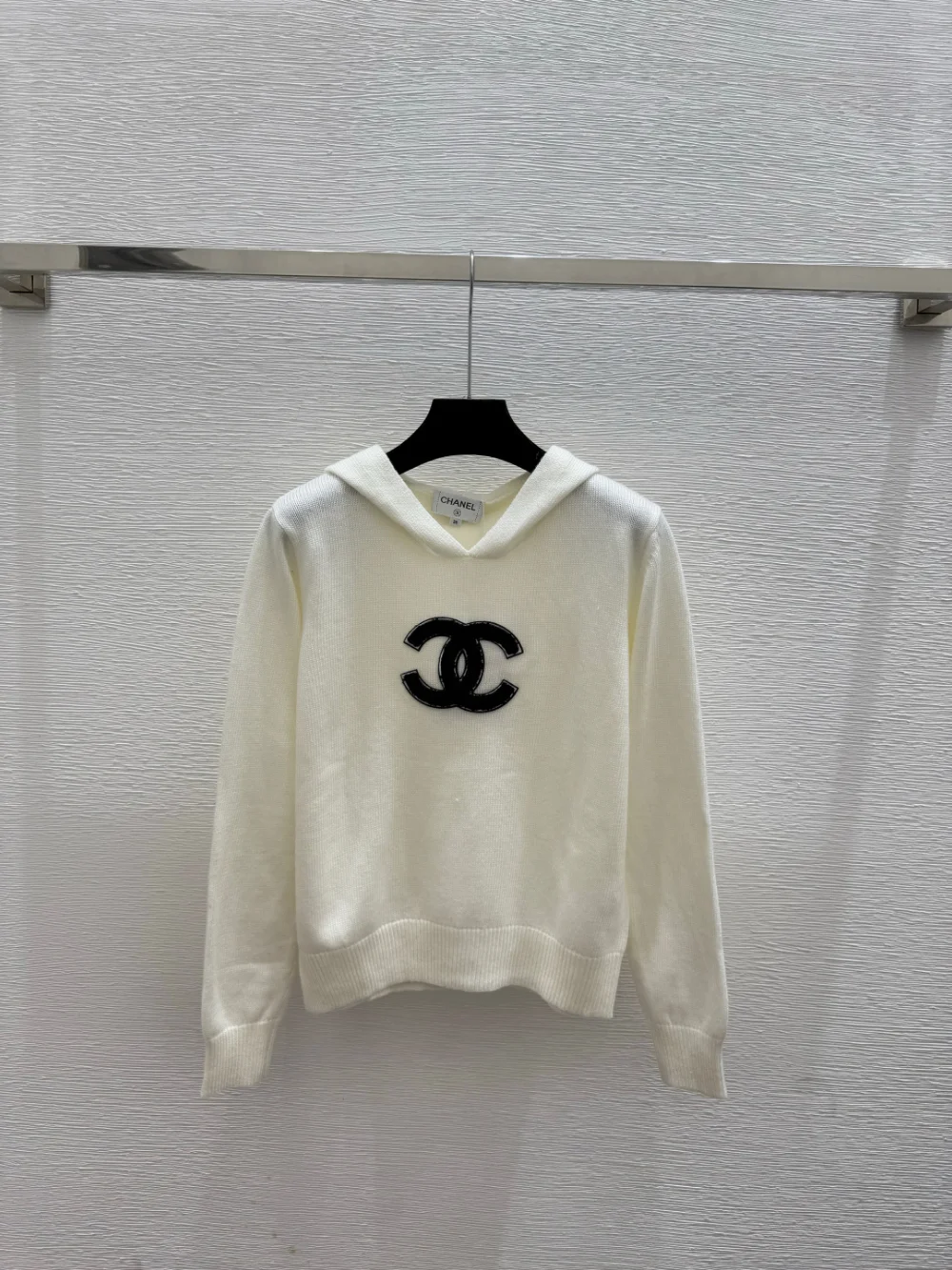 CC 로고 후드 긴팔 니트 상세