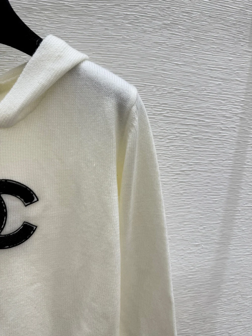 CC 로고 후드 긴팔 니트 상세